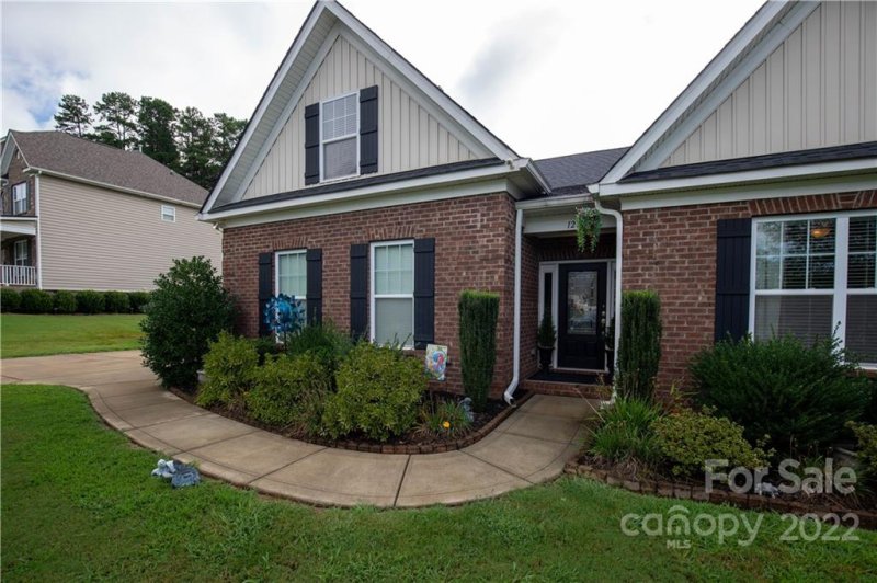 Property image 3 at 127 Autumn Grove Lane, Mooresville, NC 28115