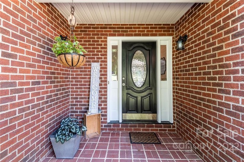 Property image 2 at 1418 34th Avenue Lane, Hickory, NC 28601