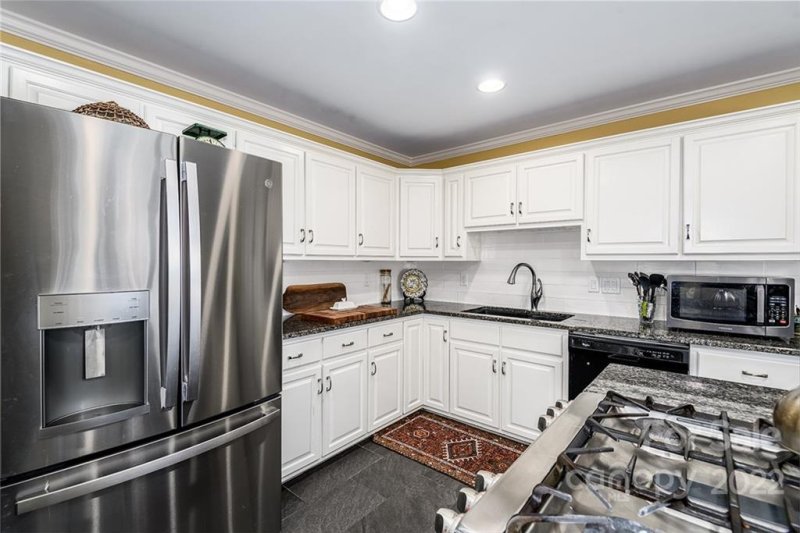 Property image 3 at 1418 34th Avenue Lane, Hickory, NC 28601