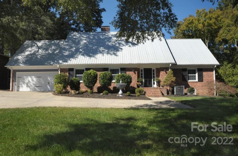 1011 Mocksville Avenue