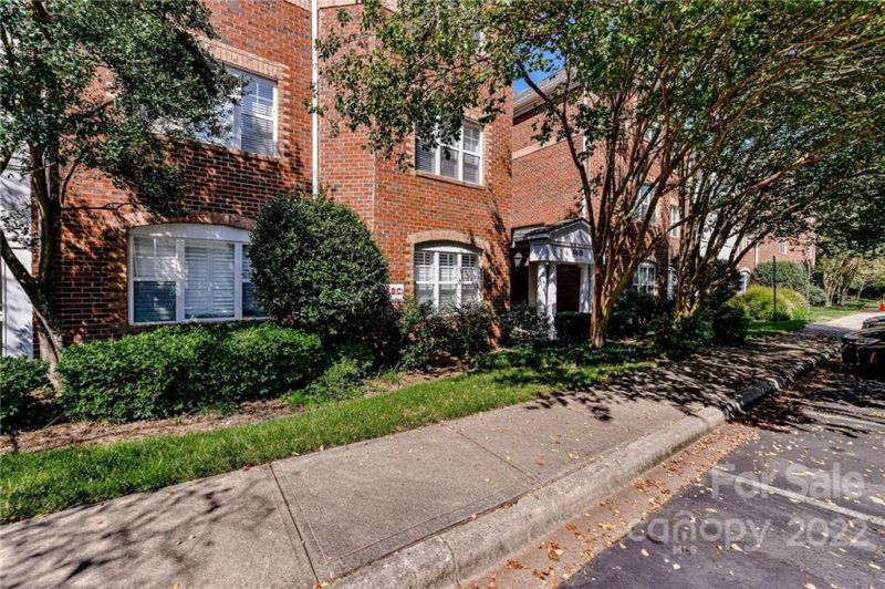 Property image 2 at 5601 Fairview Road, Charlotte, NC 28209