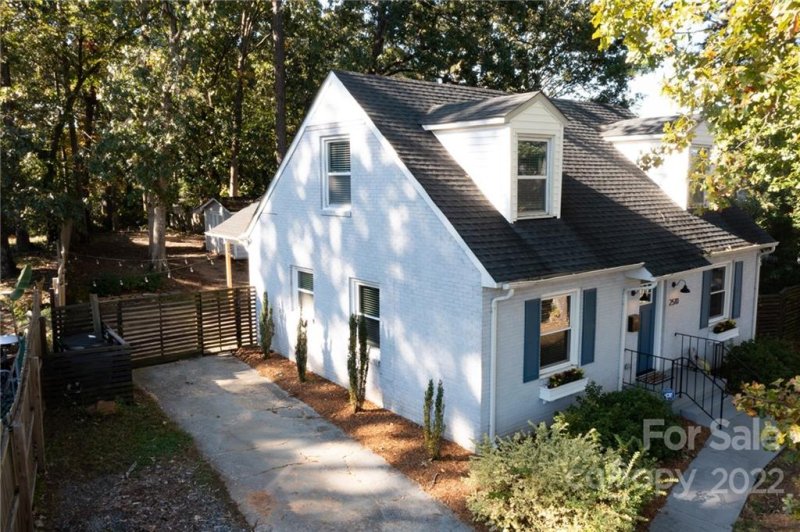 Property image 4 at 2510 Elkwood Circle, Charlotte, NC 28205