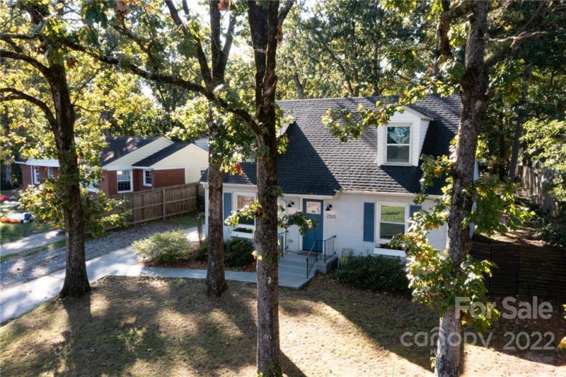 Property image 5 at 2510 Elkwood Circle, Charlotte, NC 28205
