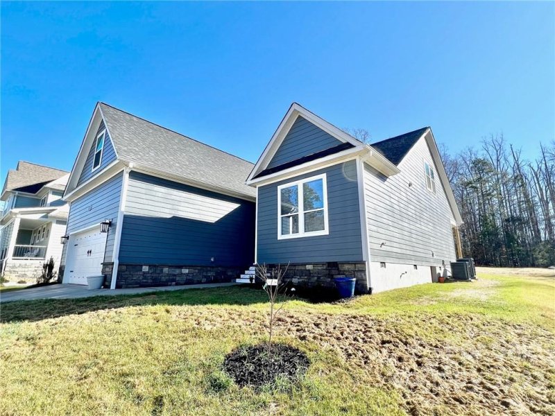 Property image 2 at 3908 13th Street, Hickory, NC 28601