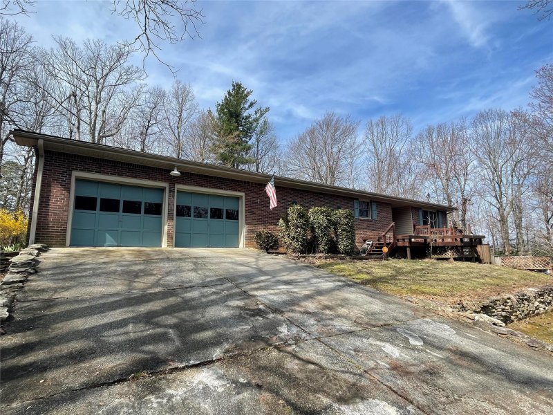 160 School House Road