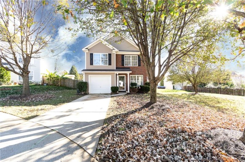 Property image 2 at 6815 Squirrels Foot Court, Charlotte, NC 28217