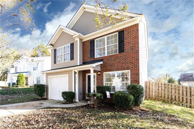 Property image 3 at 6815 Squirrels Foot Court, Charlotte, NC 28217