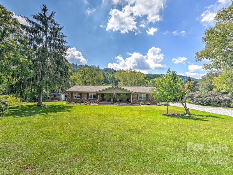 Property image 2 at 134 Moody Street, Hendersonville, NC 28739