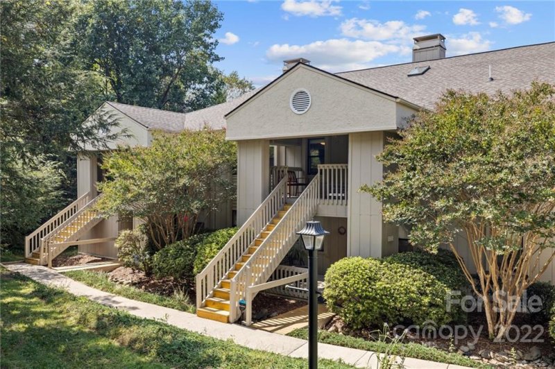 2504 Vineyard Boulevard