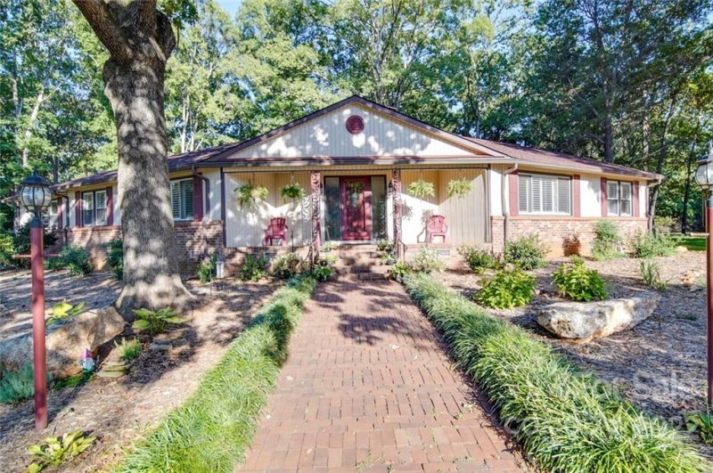 924 Arrowhead Drive