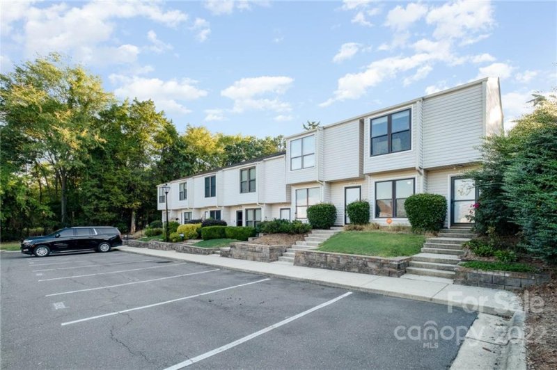 Property image 2 at 10900 Carmel Crossing Road, Charlotte, NC 28226