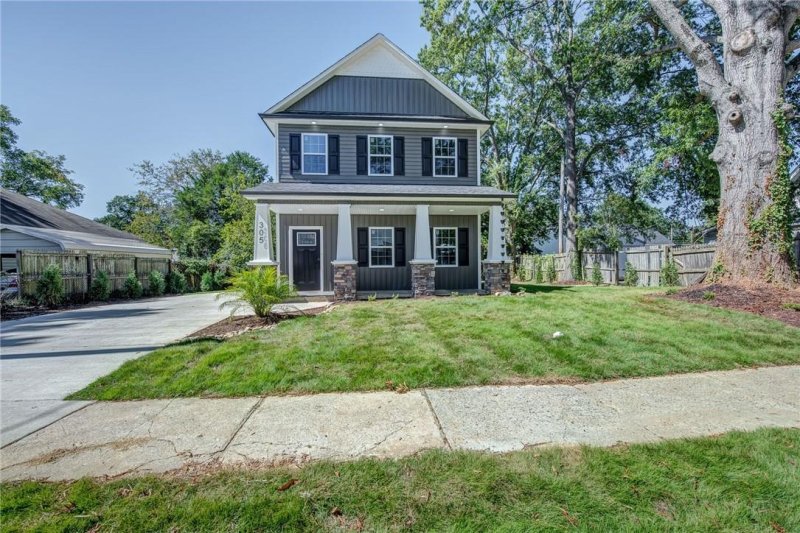 Property image 3 at 305 S Trenton Street, Gastonia, NC 28052