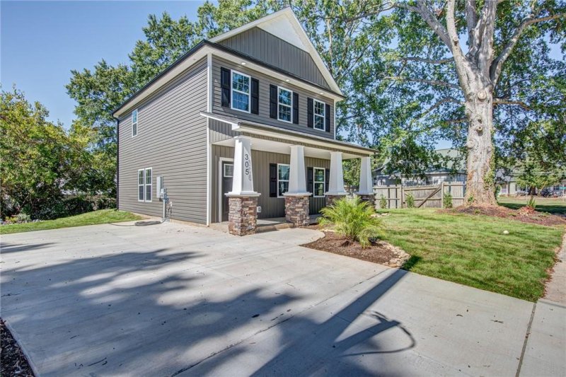 Property image 4 at 305 S Trenton Street, Gastonia, NC 28052