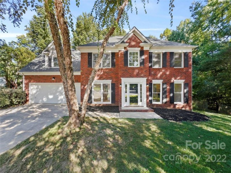 1401 Pine Needle Lane