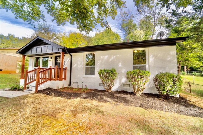 Property image 2 at 706 Dunbrook Lane, Charlotte, NC 28217