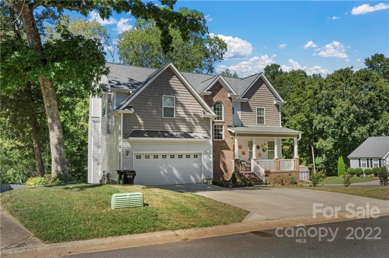 Property image 2 at 6821 Loretta Place, Charlotte, NC 28215