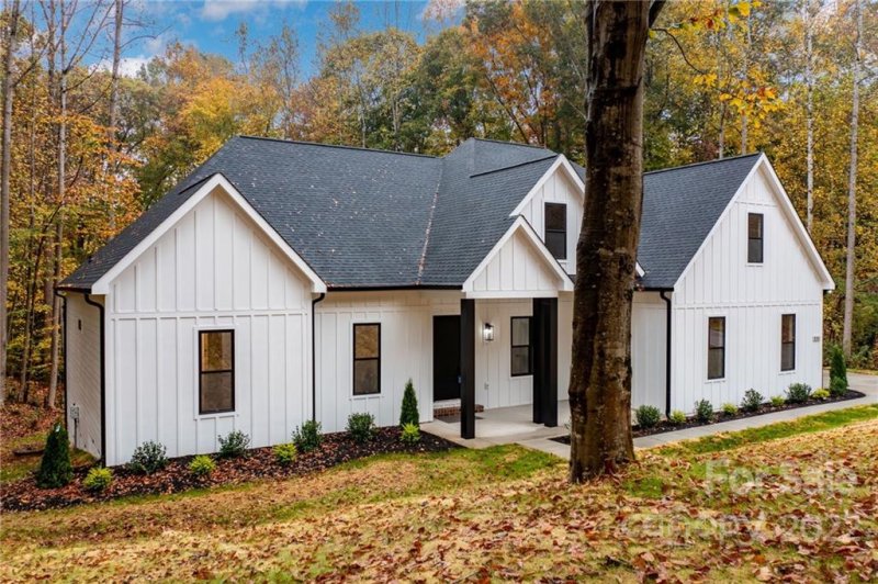 Property image 2 at 8381 Paso Fino Lane, Catawba, NC 28609