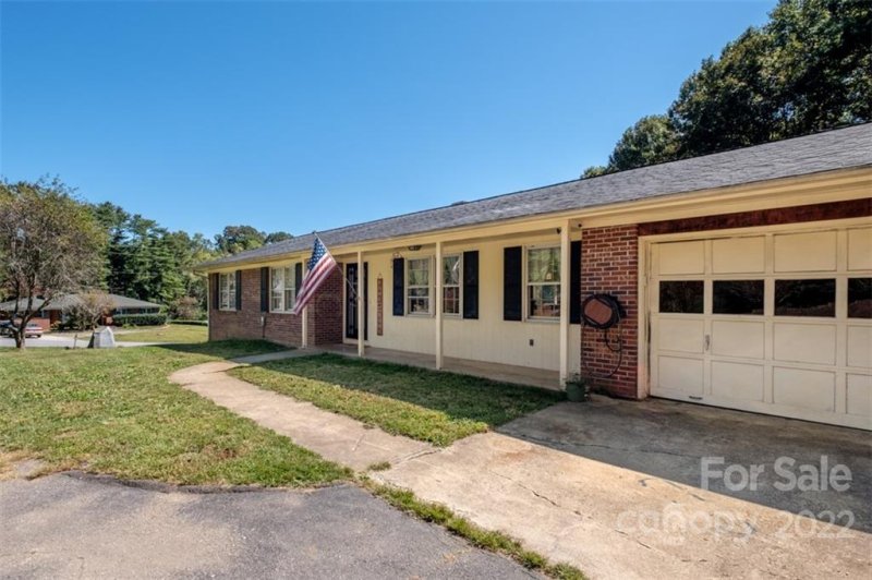 Property image 3 at 21 Barberry Heights Drive, Brevard, NC 28712