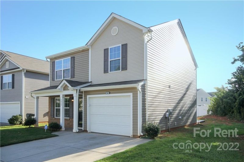 5923 Sanders Farm Lane