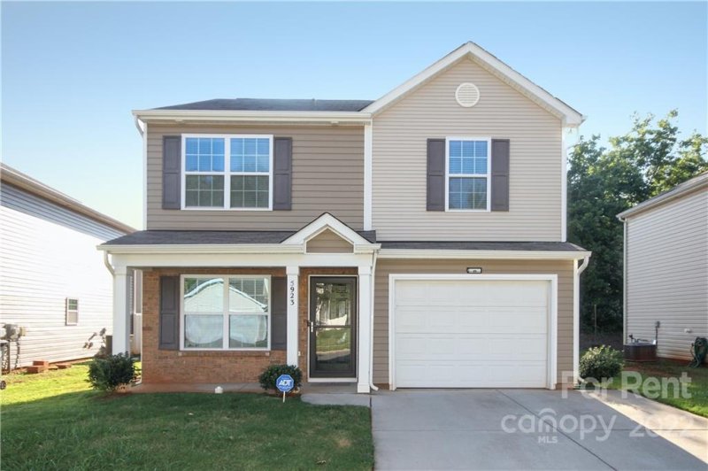 Property image 2 at 5923 Sanders Farm Lane, Charlotte, NC 28216