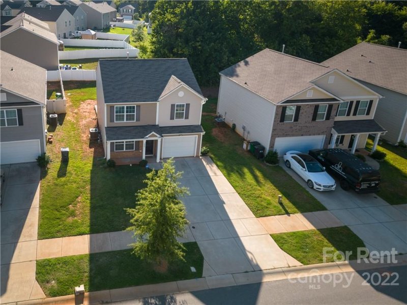 Property image 3 at 5923 Sanders Farm Lane, Charlotte, NC 28216