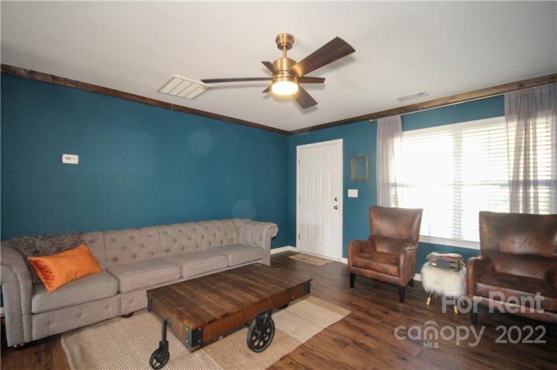 Property image 4 at 5923 Sanders Farm Lane, Charlotte, NC 28216