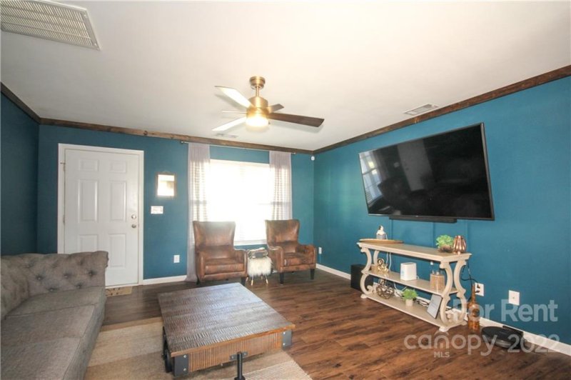 Property image 5 at 5923 Sanders Farm Lane, Charlotte, NC 28216