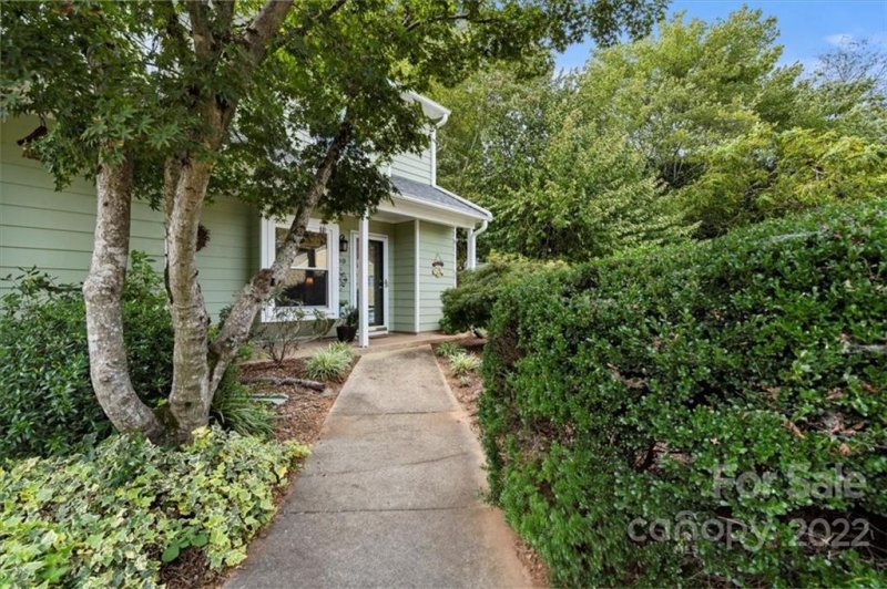 Property image 2 at 800 Sardis Cove Drive, Charlotte, NC 28270