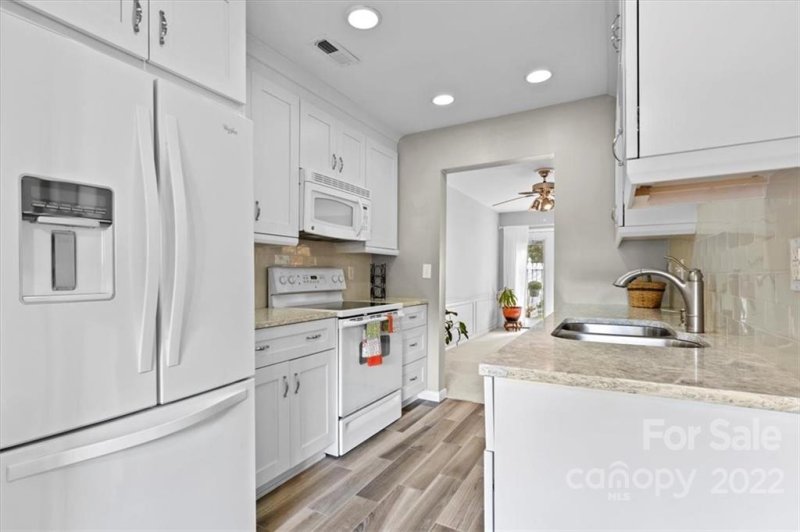 Property image 4 at 800 Sardis Cove Drive, Charlotte, NC 28270