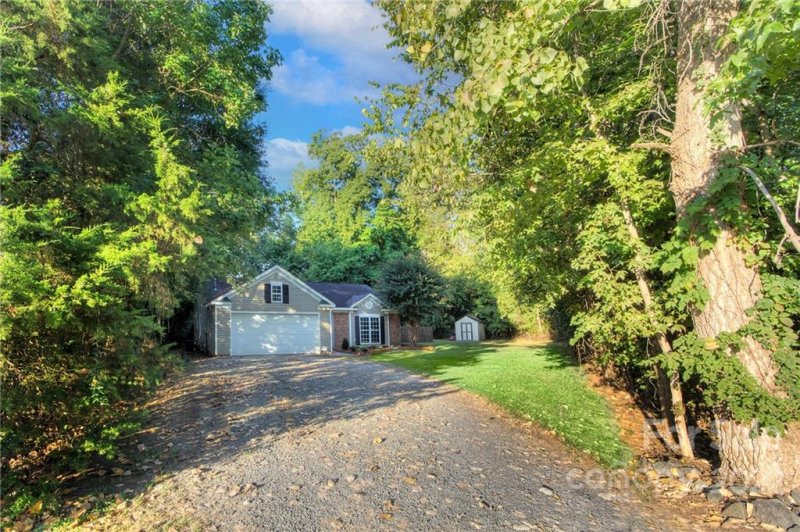 Property image 3 at 706 White Oak Lane, Matthews, NC 28104