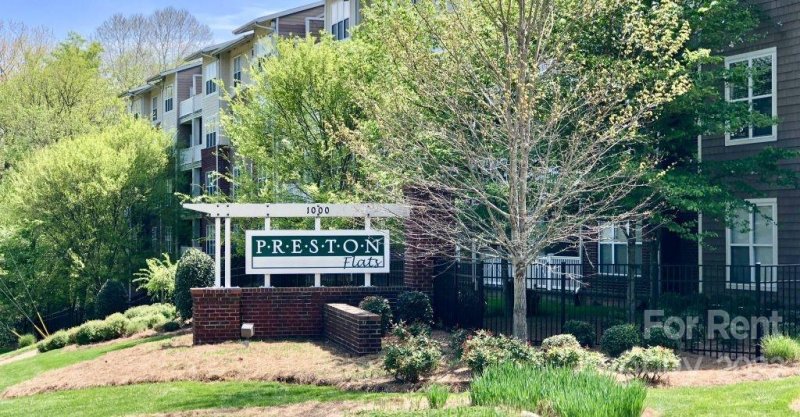 Property image 2 at 1000 E Woodlawn Road, Charlotte, NC 28209