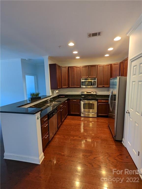 Property image 3 at 1000 E Woodlawn Road, Charlotte, NC 28209