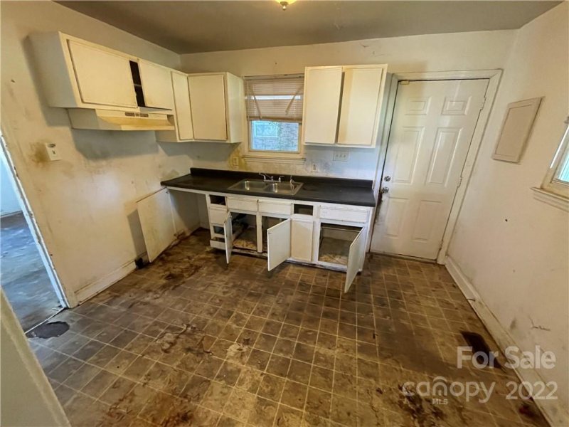 Property image 3 at 2921 Ravencroft Drive, Charlotte, NC 28208