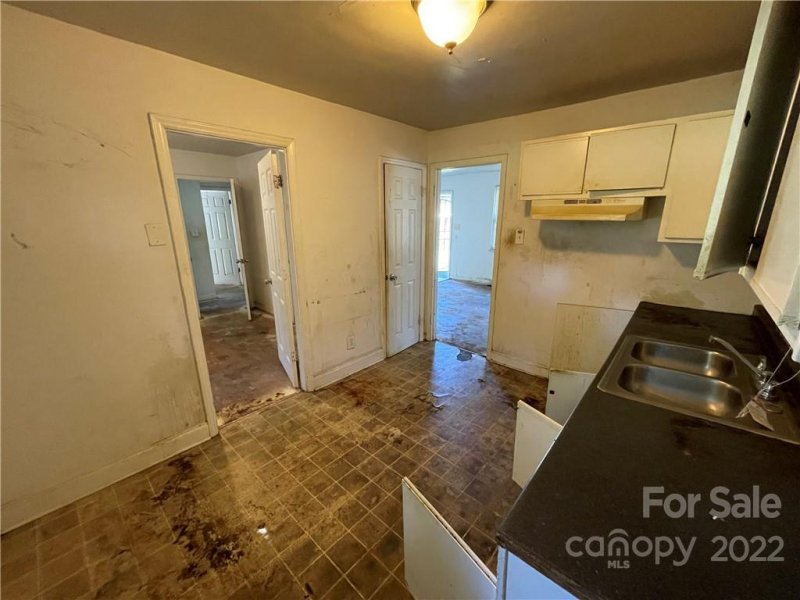 Property image 4 at 2921 Ravencroft Drive, Charlotte, NC 28208