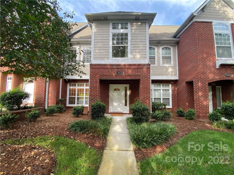 1127 Central Park Circle