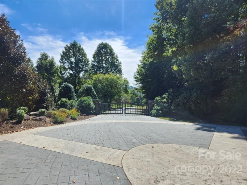 Property image 2 of 23 Overlook Park Drive in Oleta Falls, Hendersonville, NC 28792