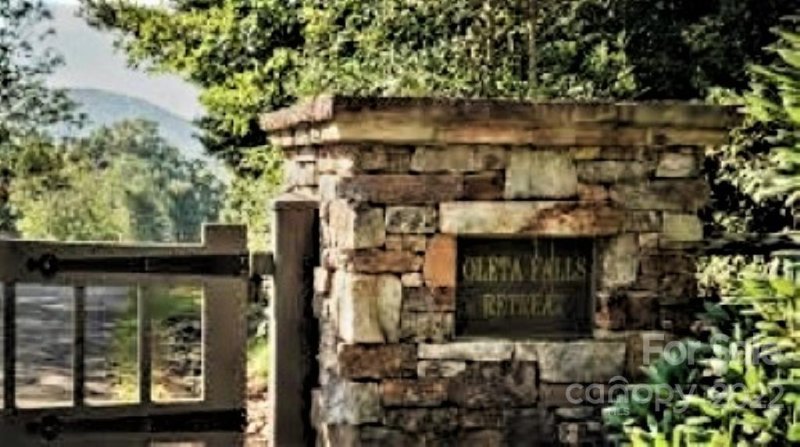 Property image 5 of 23 Overlook Park Drive in Oleta Falls, Hendersonville, NC 28792