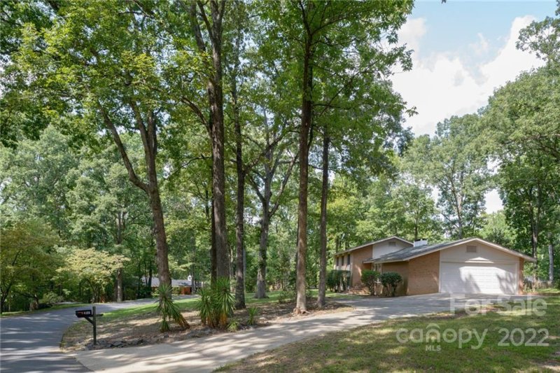 Property image 3 at 4123 Kingswood Road, Charlotte, NC 28226