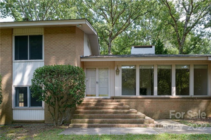 Property image 5 at 4123 Kingswood Road, Charlotte, NC 28226