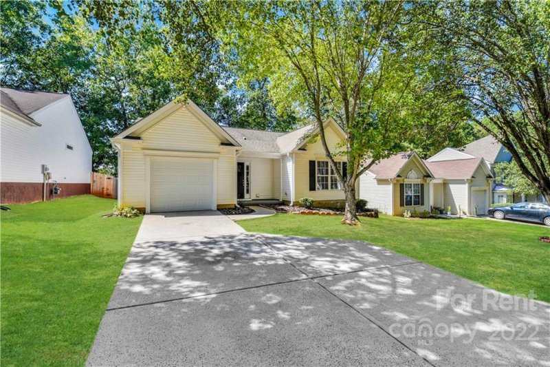 Property image 2 at 1519 Rumstone Lane, Charlotte, NC 28262