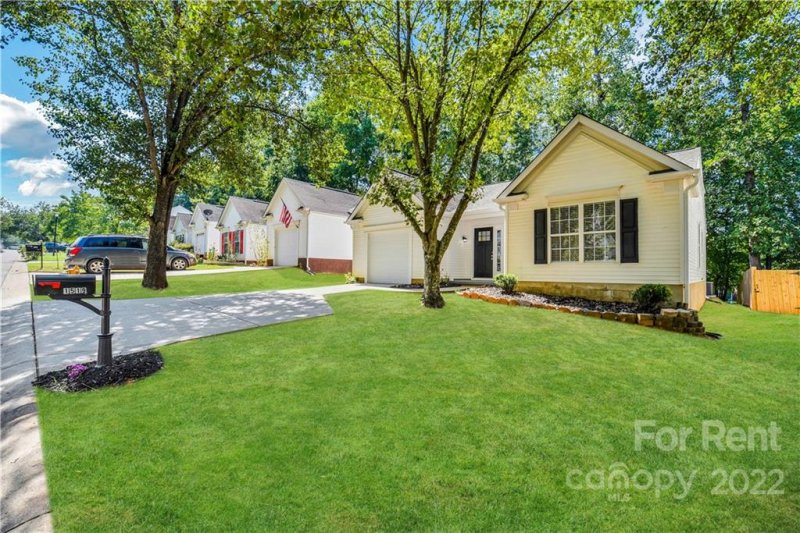 Property image 3 at 1519 Rumstone Lane, Charlotte, NC 28262