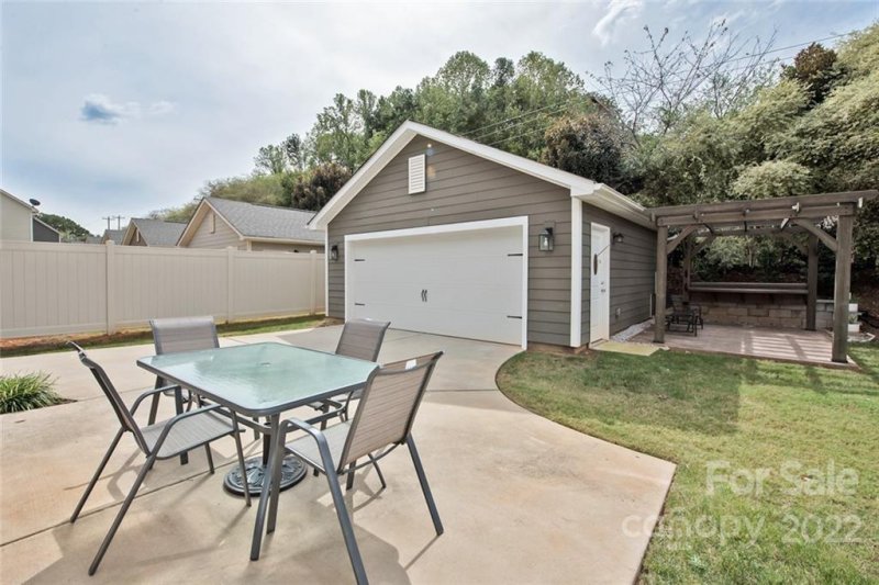 Property image 3 at 8737 Aspinwall Drive, Charlotte, NC 28216