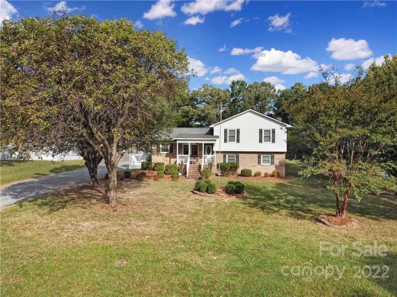 Property image 2 at 309 Catawba Circle, Matthews, NC 28104