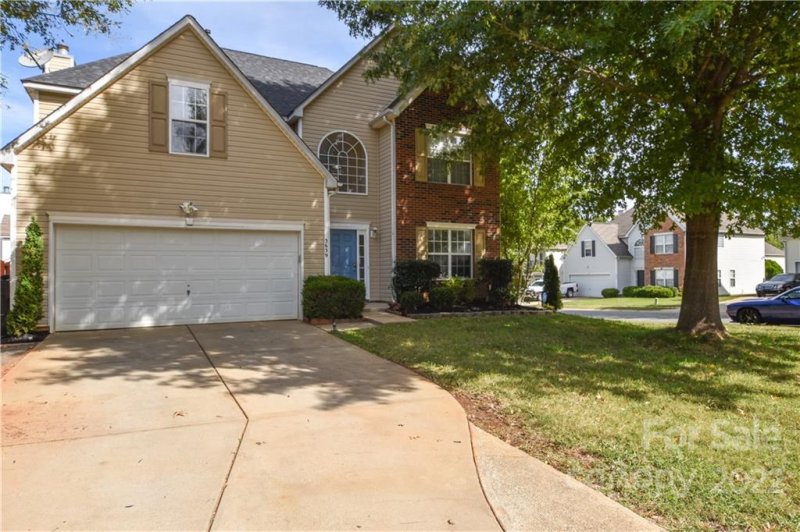 Property image 2 at 3639 Pauline Lane, Charlotte, NC 28216