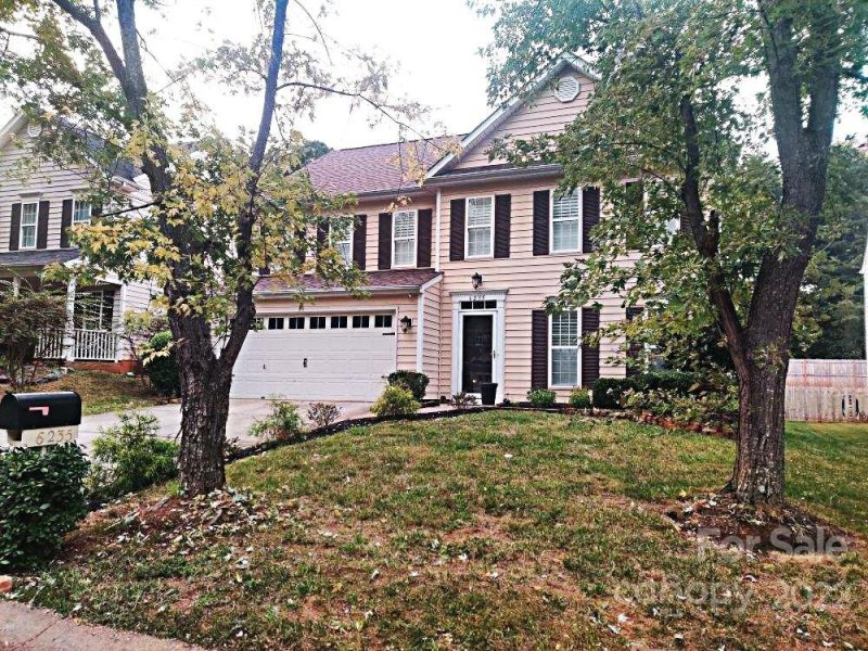 Property image 2 at 6235 Planters Wood Lane, Charlotte, NC 28262