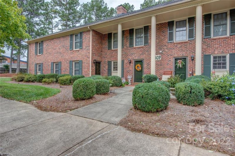 Property image 2 at 809 Jamestown Drive, Gastonia, NC 28056