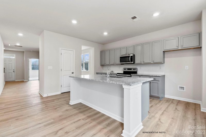 Property image 3 at 3423 Bluff Hill Lane, Charlotte, NC 28215