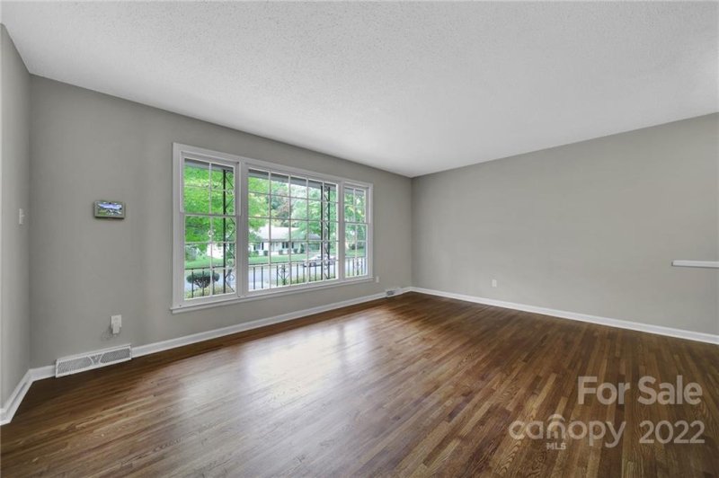 Property image 2 at 2122 Knickerbocker Drive, Charlotte, NC 28212