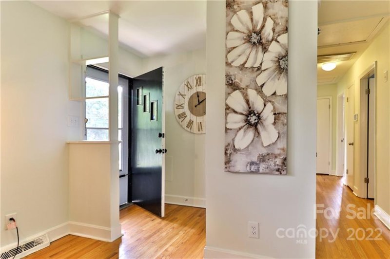 Property image 4 at 5321 Evanshire Drive, Charlotte, NC 28216