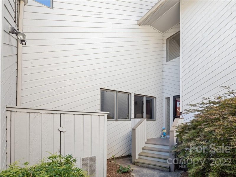Property image 3 at 106 Clubwood Court, Asheville, NC 28803